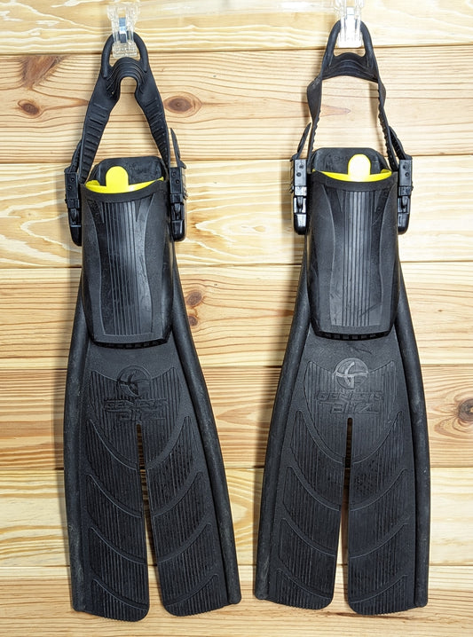 Genesis Blitz Open Heel Adjustable Scuba Dive Snorkel Split Fins Flippers Small