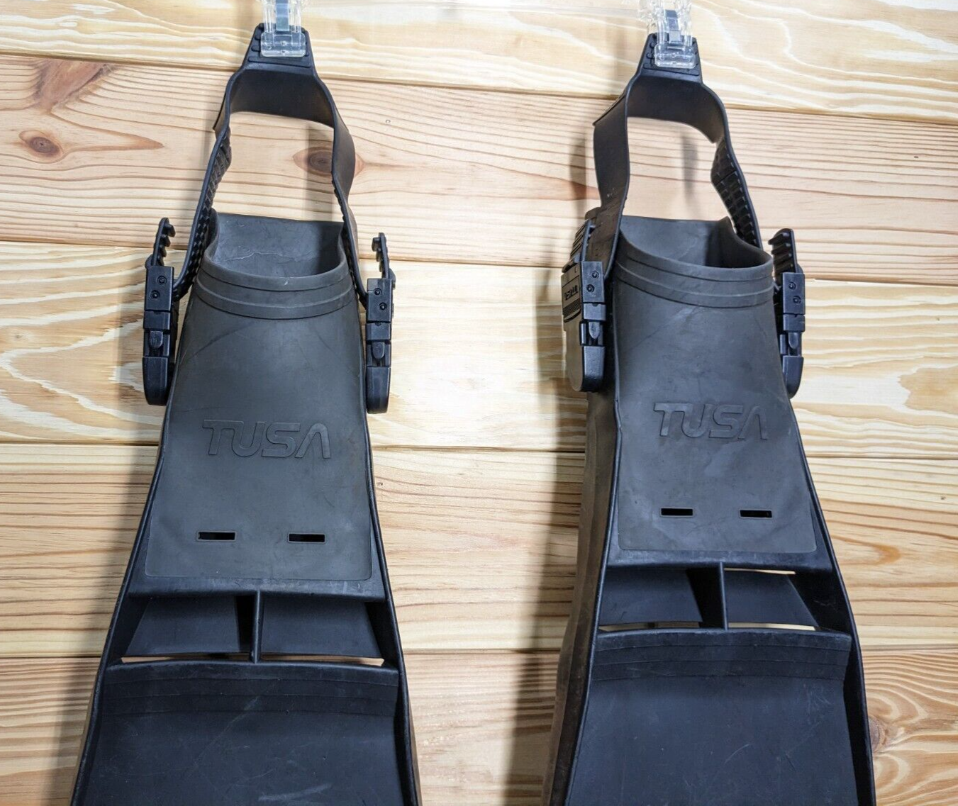 Tusa Liberator Graphite Open Heel Scuba Dive Snorkel Fins Flippers Size Regular