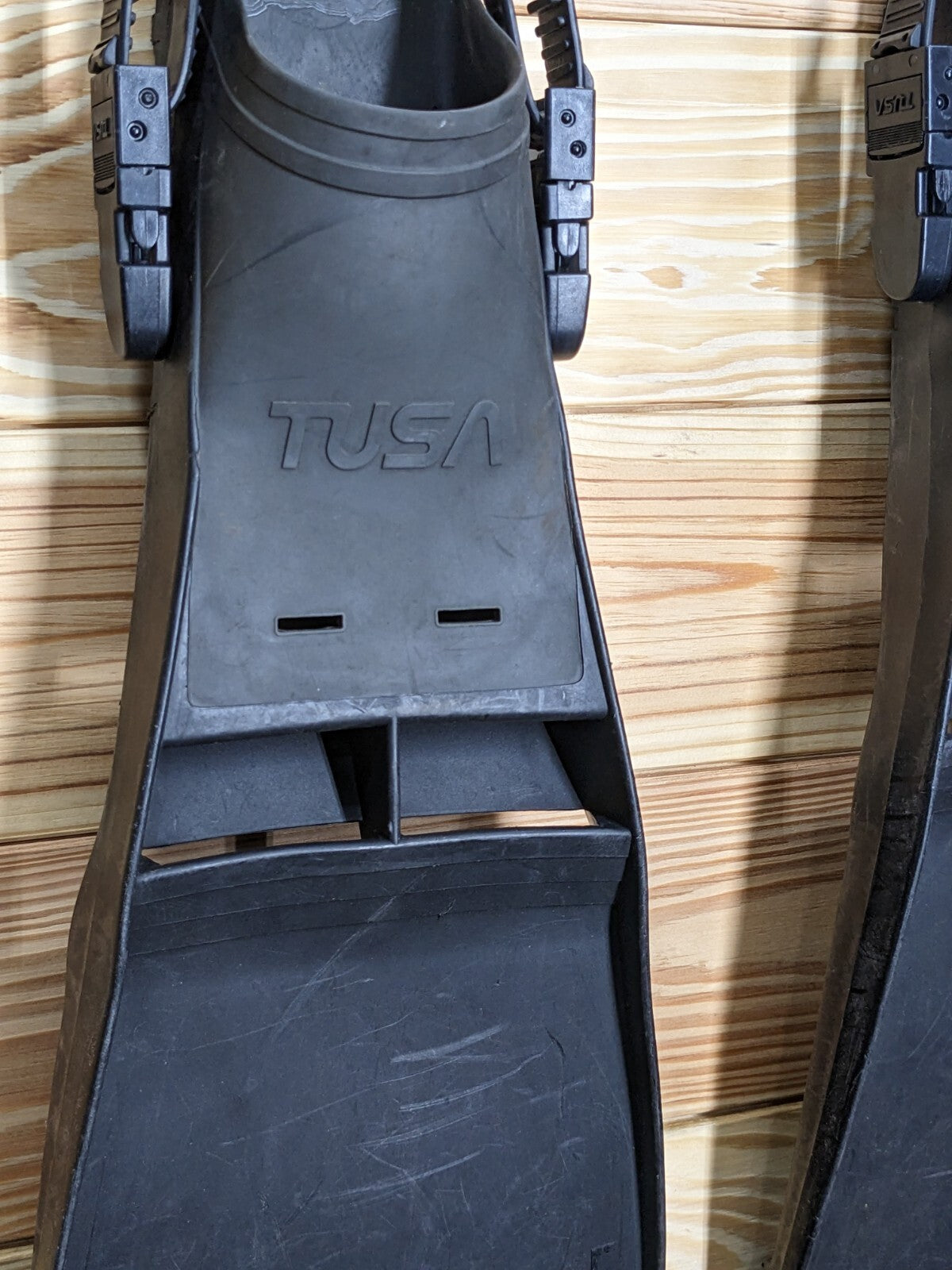 Tusa Liberator Graphite Open Heel Scuba Dive Snorkel Fins Flippers Size Regular1