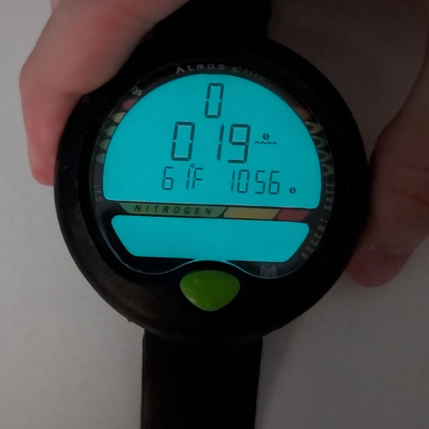 Aeris Atmos Elite Wrist Wireless Hoseless Nitrox Scuba Dive Computer + case 52262