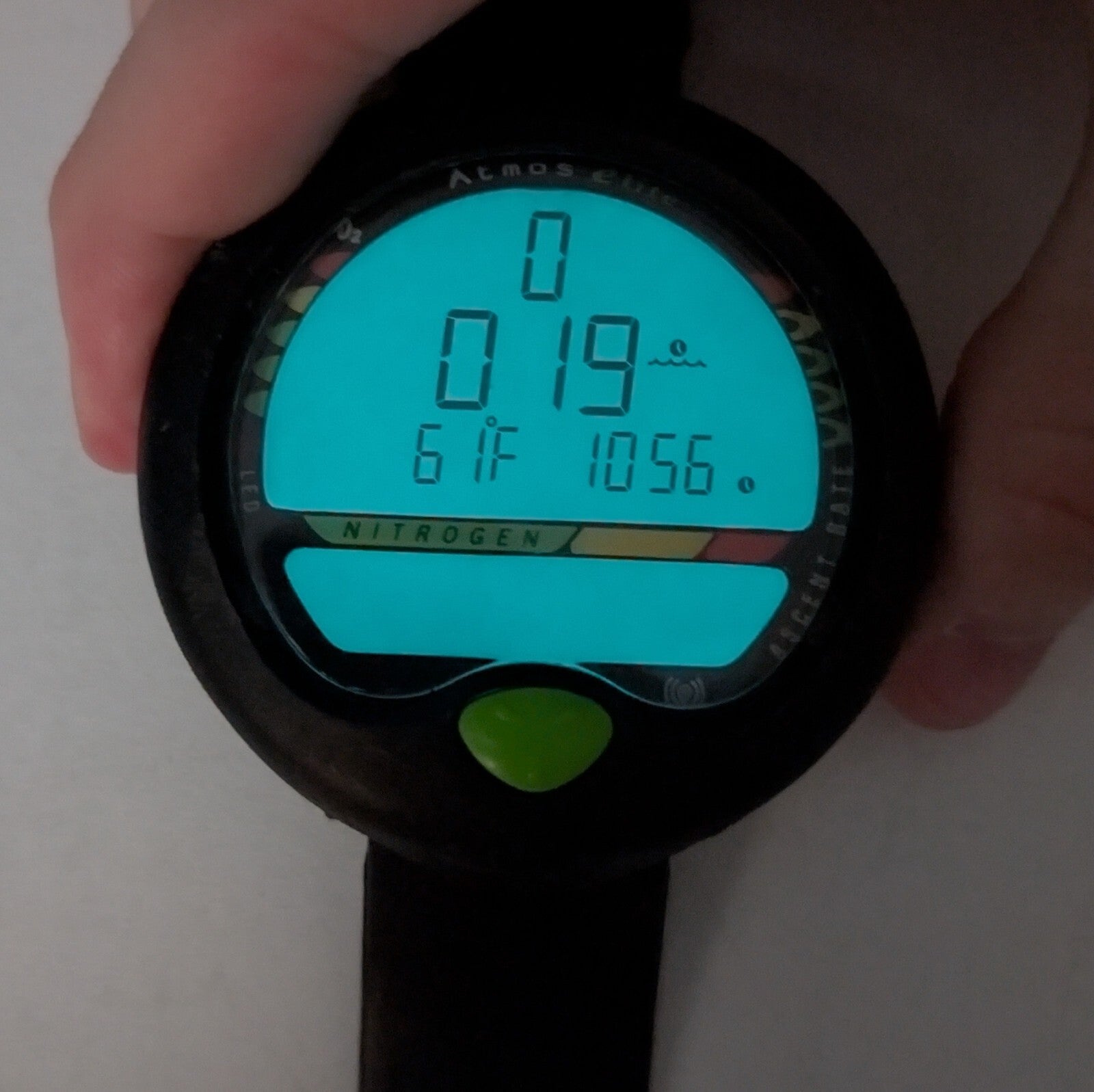 Aeris Atmos Elite Wrist Wireless Hoseless Nitrox Scuba Dive Computer + case 52262