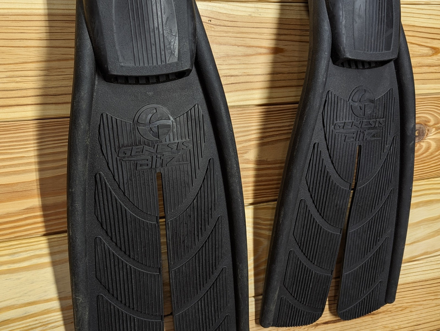 Genesis Blitz Open Heel Adjustable Scuba Dive Snorkel Split Fins Flippers Small2