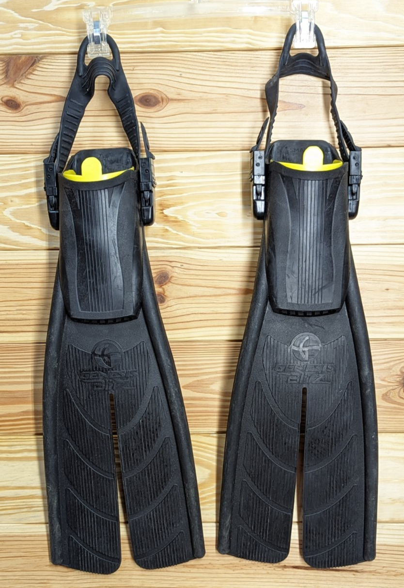 Genesis Blitz Open Heel Adjustable Scuba Dive Snorkel Split Fins Flippers Small0