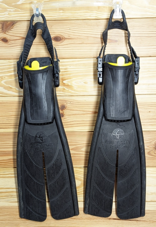 Genesis Blitz Open Heel Adjustable Scuba Dive Snorkel Split Fins Flippers Small0